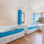 Comfortable No 10 , Summer Pool