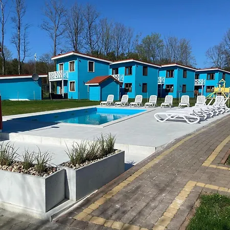 Comfortable No 10 , Summer Pool